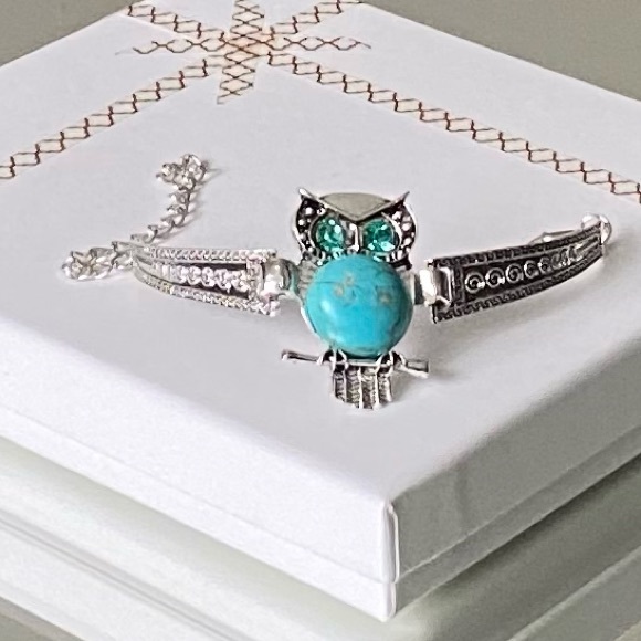 Bohemian Vintage Style Turquoise Delicate Carving Bracelet
womens fashion - Picture 3 of 6